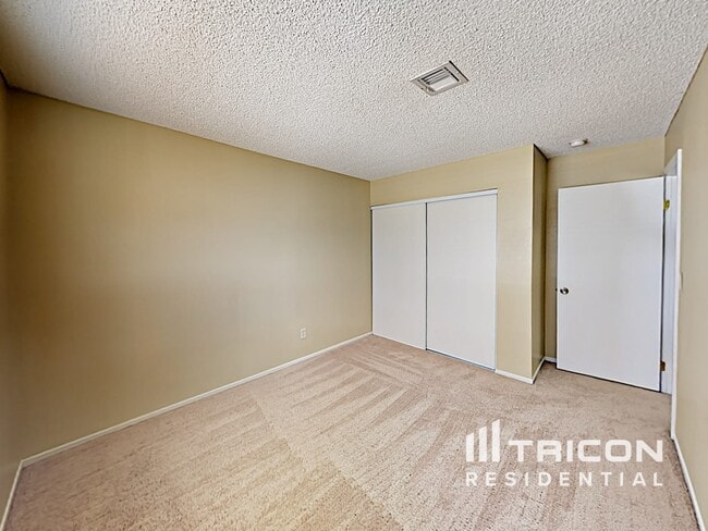 Building Photo - 5958 Chariot Ln
