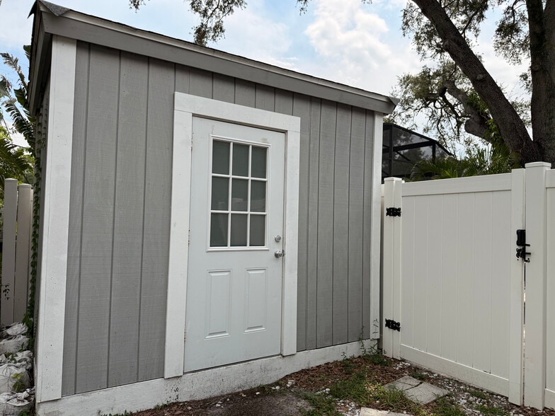 Building Photo - 4202 W Palmira Ave