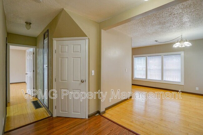 Building Photo - 2901 Fruit Valley Rd