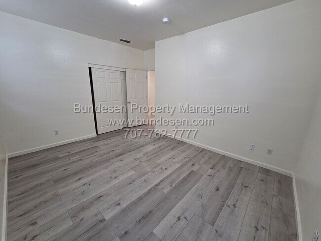 Building Photo - 3855 Louis Krohn Dr