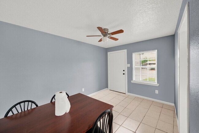 Building Photo - 1009 Witter St
