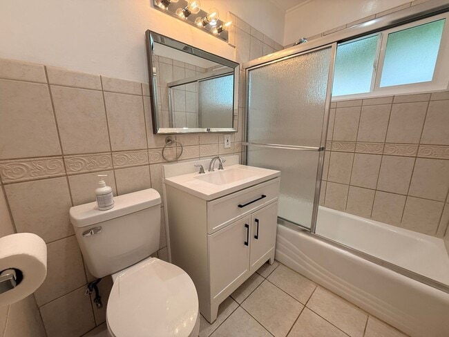 Building Photo - Spacious 3BR Home with Central AC & Private Yard in Baldwin Park