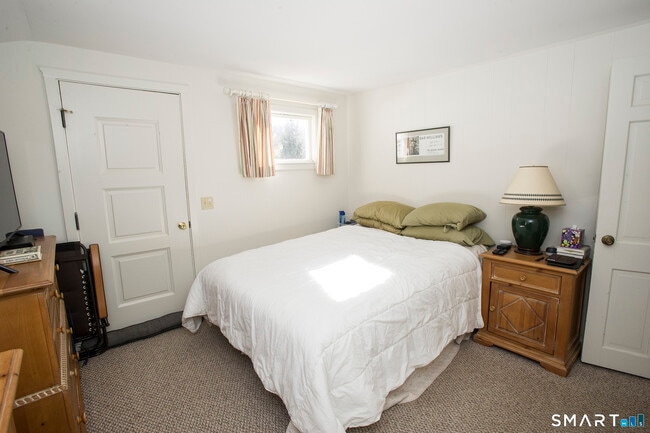 Building Photo - 67 Lake Lillinonah Rd N