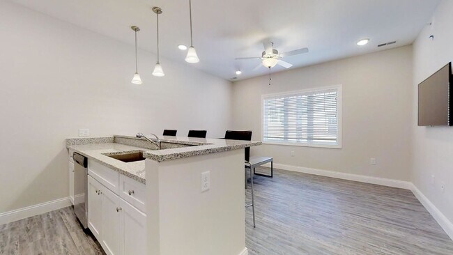 Interior Photo - 309 W Washington