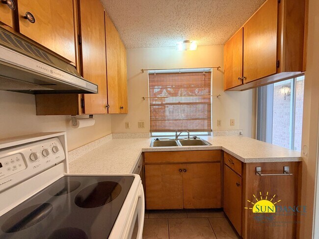 Building Photo - 3BR Home in Shalimar Near Eglin AFB!