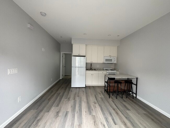 Building Photo - 2052 Medano Dr