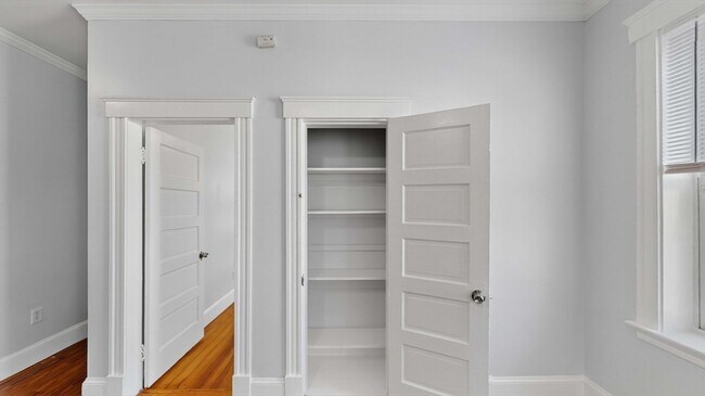 Building Photo - 10 Porter St