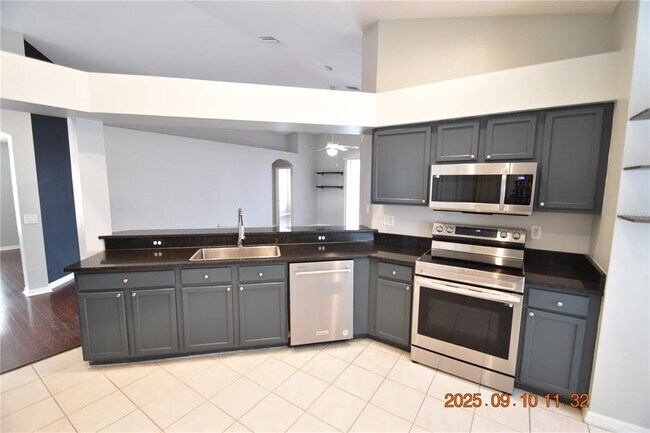 Building Photo - 12913 Lake Vista Dr