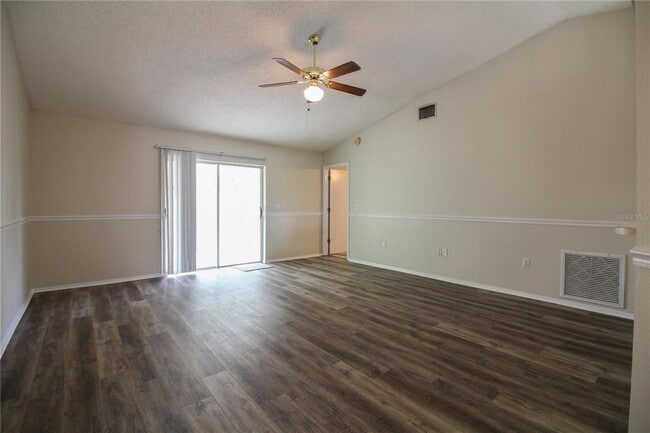 Building Photo - 527 Emerald Cove Loop