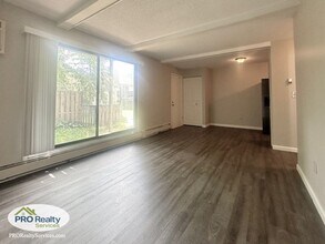 Building Photo - Recently Remodeled Condo **Half off 1 Mont...