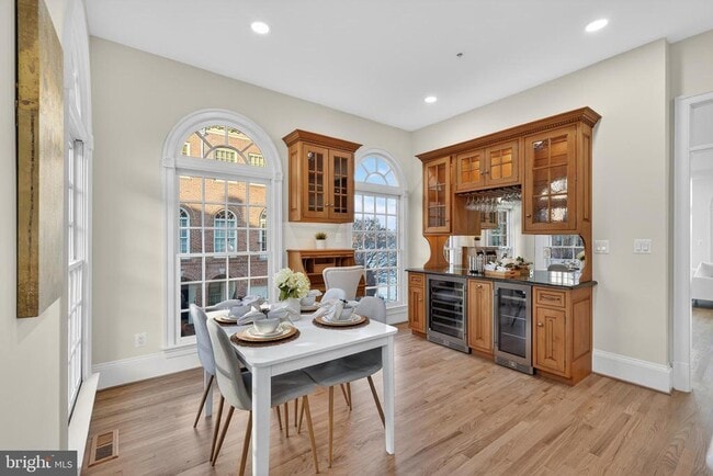 Building Photo - 700 Kahn Pl