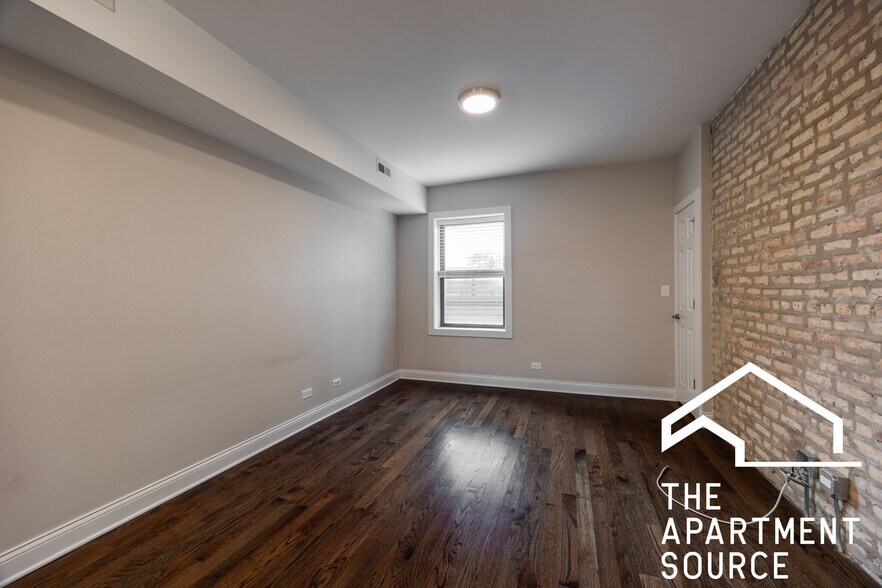 Building Photo - 2228 N Sawyer Ave