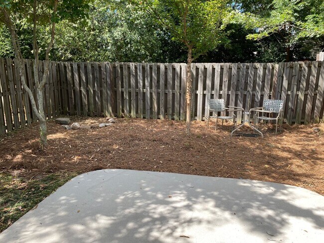 Building Photo - 817 Bryans Circle