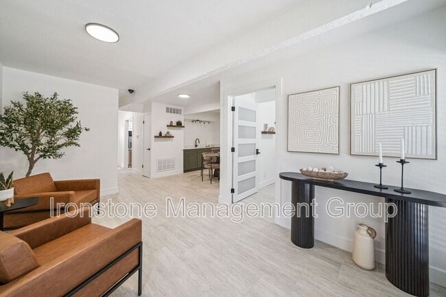 Building Photo - 3165 E 49th St