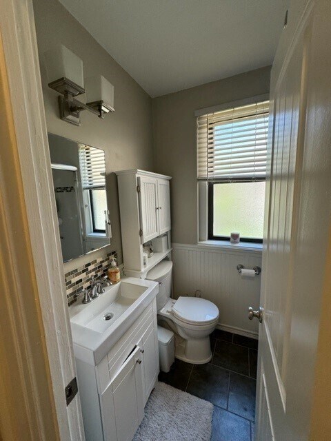 Building Photo - 64 Queensberry St