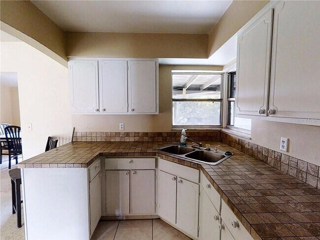 Building Photo - 2 Bed 1 Bath Pet Friendly with Fenced Yard...