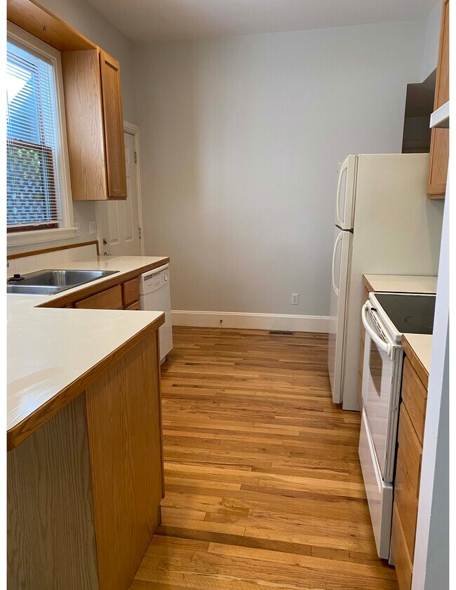 Kitchen - 603 Mathews St