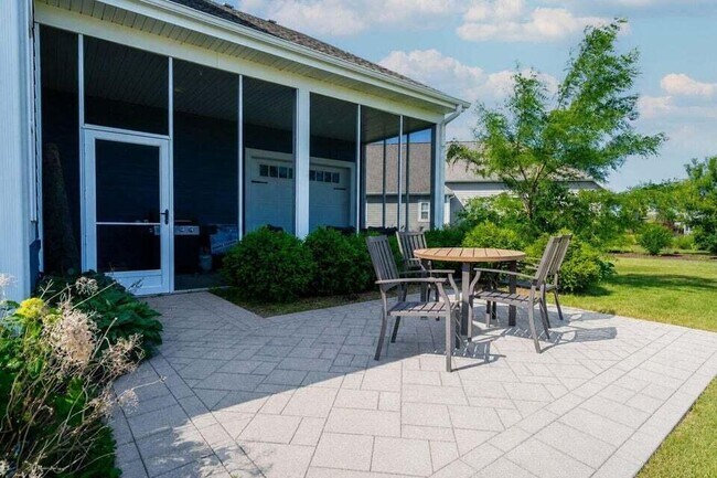 Building Photo - 3122 Mendota Ct