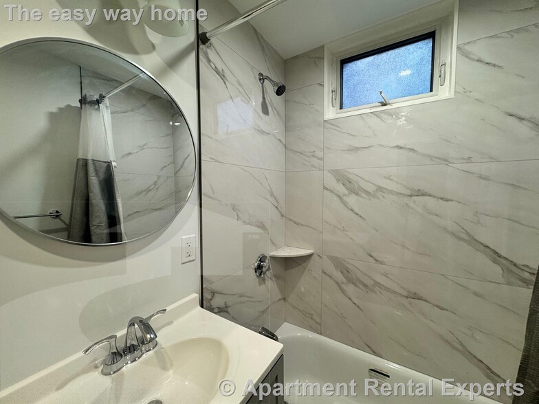 Building Photo - 136 Sharon St