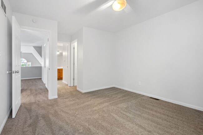 Building Photo - 4111 W Pine Blvd