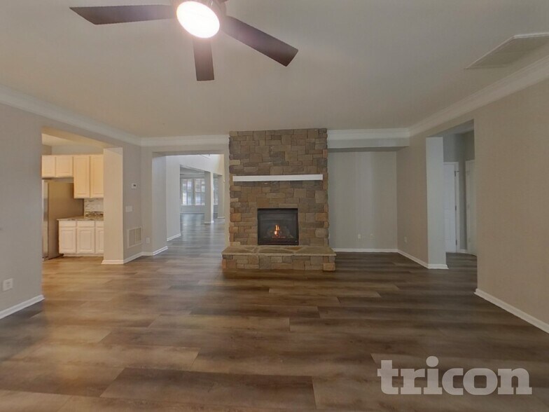 Building Photo - 7457 Mistydawn Dr