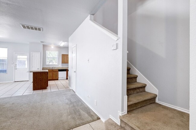 Building Photo - 10302 Lateleaf Oak