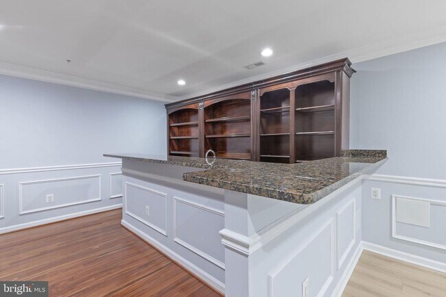 Building Photo - 1725 Gatehouse Ct