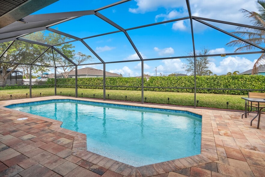 Building Photo - 1627 SW 14th St