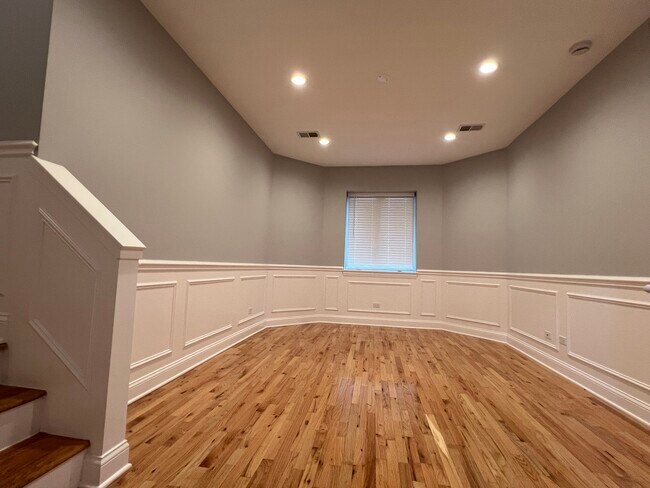 Building Photo - 6438 N Seeley Ave