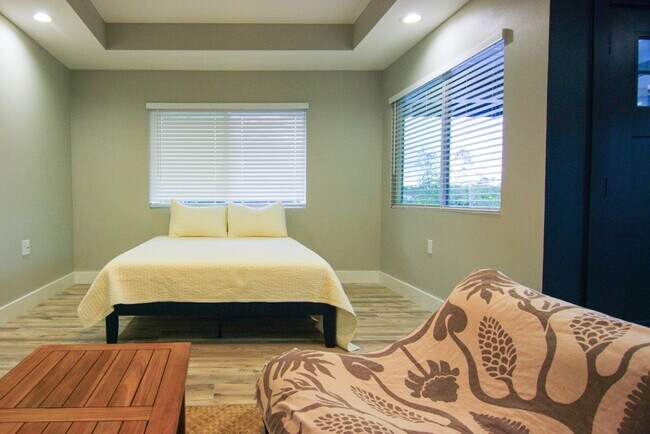 Building Photo - New modern studio with one bath