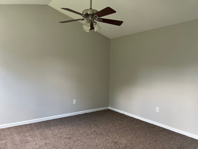 Building Photo - 5020 Sandlake Ct