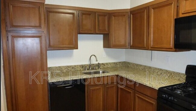 Building Photo - 1300 Army Navy Dr