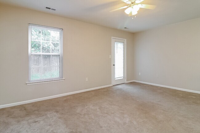 Building Photo - Cute 3BR, 2.5BA home