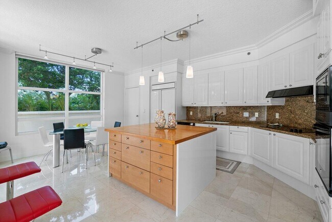 Building Photo - 3720 S Ocean Blvd