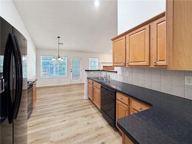 Building Photo - 3385 Stoneleigh Run Dr NE