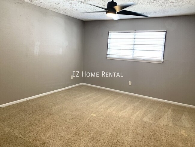 Building Photo - Welcome To Your Well-Maintained 1 Bedroom,...