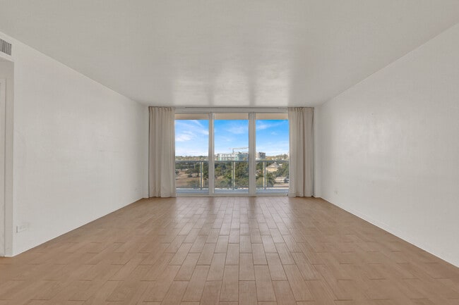 Building Photo - 2800 N Flagler Dr