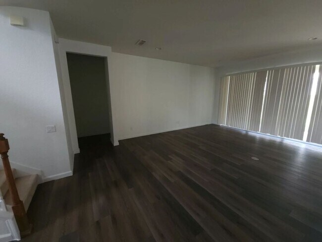 Building Photo - 5/3.5 Balboa Blvd~Verde Ridge~Large & Lovely!