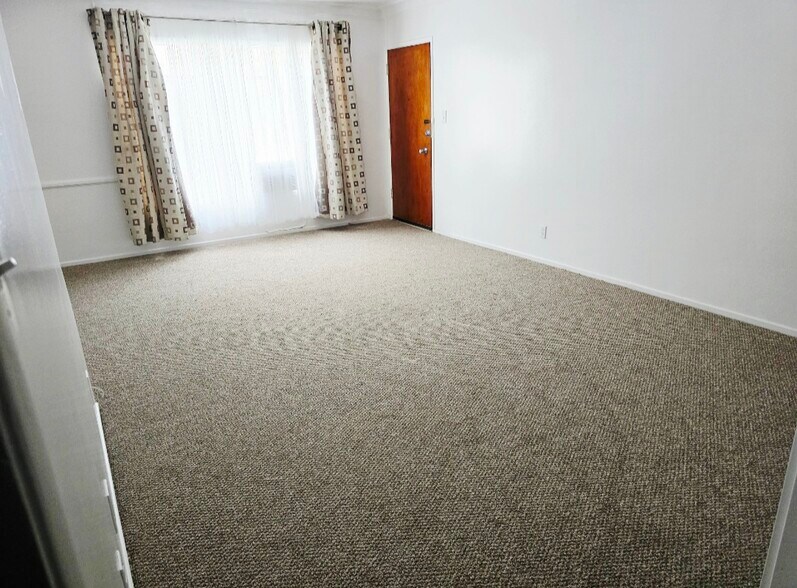 Living room - 1610 Preuss Rd
