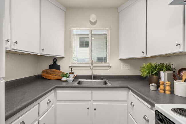 Building Photo - Available Now. Cute Home located in quiet ...