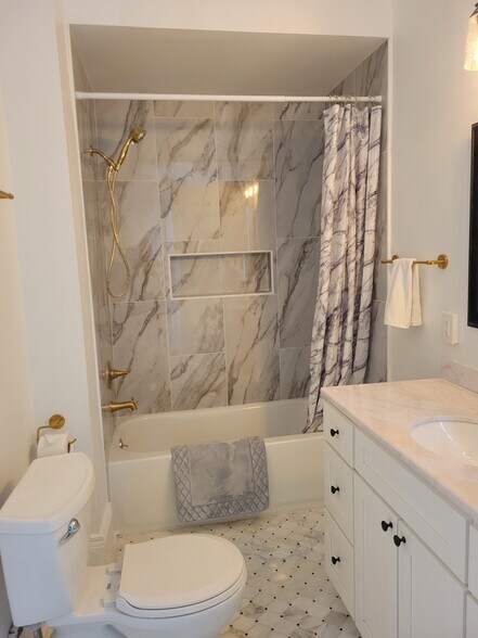 Upstairs full bath & shower - Newly renovated - 1220 Harmony St