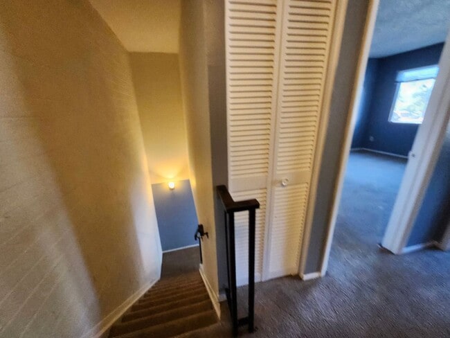 Building Photo - Charming 2-Bedroom Townhome