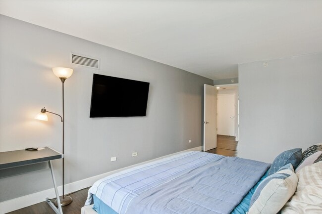 Building Photo - 545 N Dearborn St