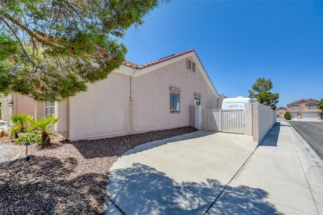 Building Photo - 8528 Crest Hill