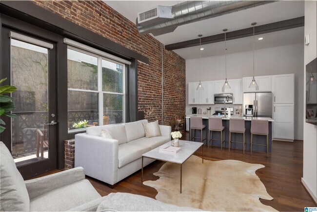 Building Photo - 2015 1st Ave N