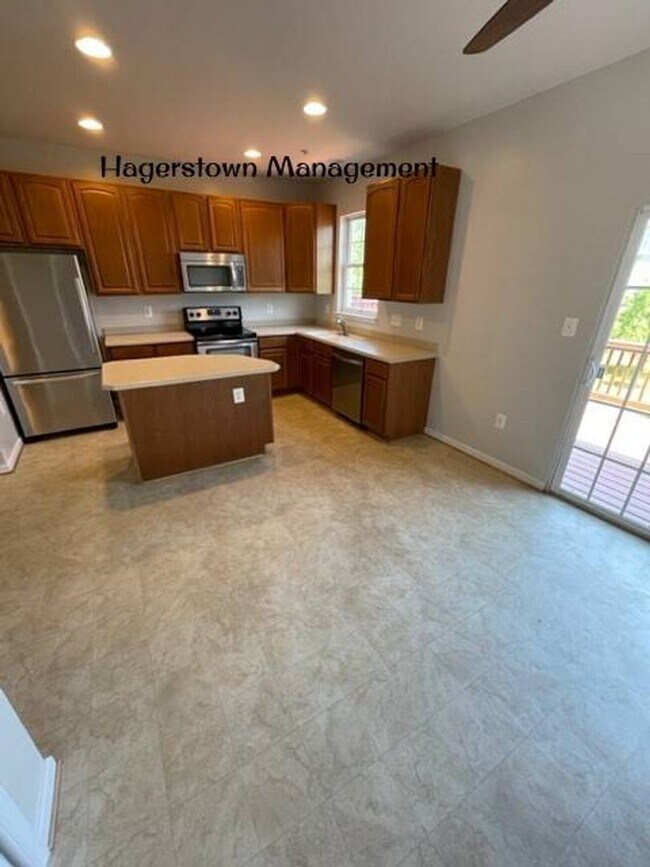 Building Photo - Single Family Home