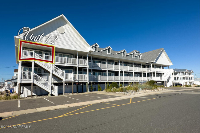 Building Photo - 1935 Oceanfront