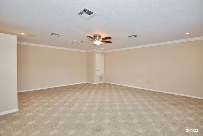 Building Photo - Luxurious 4/3 Waterfront Home with an In-ground Spa, an In-law Suite and a 2 Car Garage in the Hi...