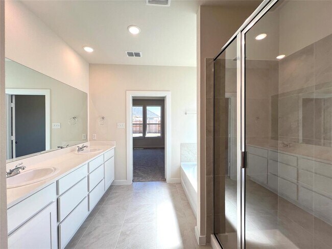 Building Photo - 7238 Clearwater Cv Dr