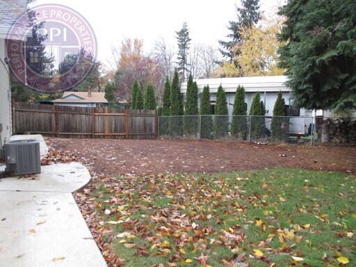 Building Photo - Updated Ranch, Large Fenced Backyard, 1 Pe...